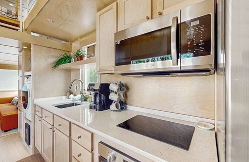 Malletts Bay House | Relaxing spa-like tiny house w/hot tub, sauna, beach access, dog-friendly