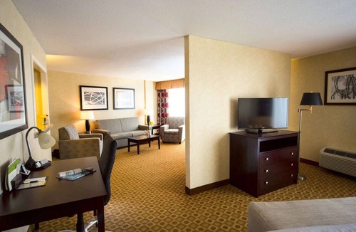 South Portland Hotel | Relaxing Stay in Portland Right Next to I-95 | Indoor Pool and Free Breakfast