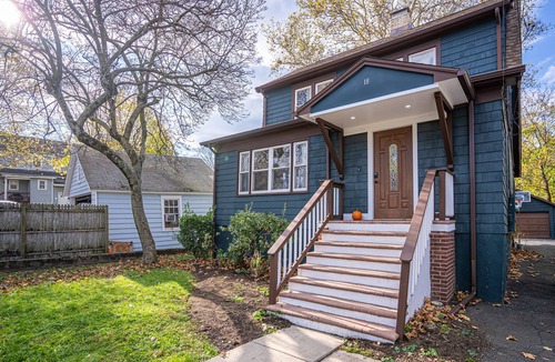 Stamford House | Remodeled 3 Bedroom home in the heart of Stamford