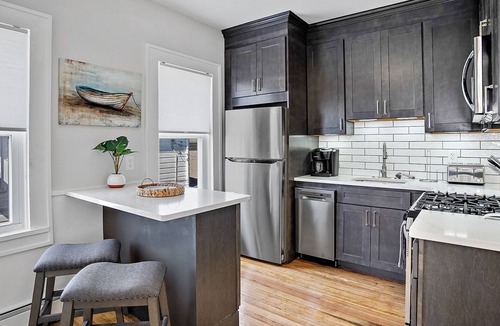 Bristol Apartment | Remodeled Apartment Walking Distance to Water, Restaurants and Shops