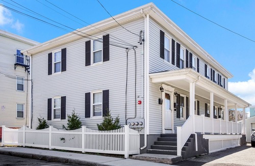 Bristol Apartment | Remodeled Apartment Walking Distance to Water, Restaurants and Shops