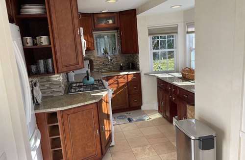 Hyannis House | Remodeled historical Gosnold Cottage.300 yards to the beach.