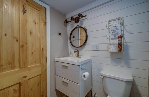 Chocorua Cabin | Remodeled Home near White Lake Pet-Friendly!