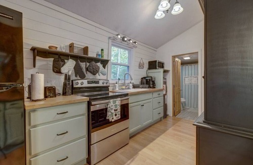 Chocorua Cabin | Remodeled Home near White Lake Pet-Friendly!