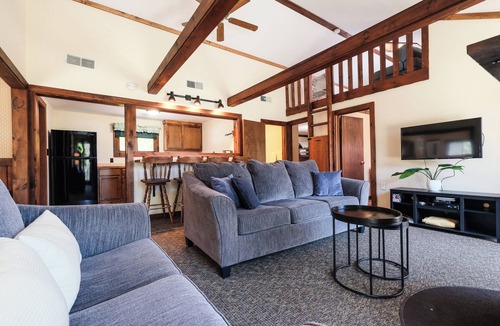 Bolton Landing Cottage | Reno done! Bolton Blue, Walk to Beach