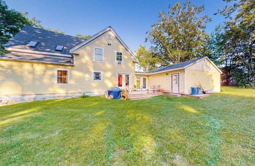 Penobscot House | Renovated 19th-Century Farmhouse w/270 Feet of Waterfront & Sunset Views