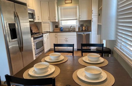 Middletown House | Renovated 2 Bed Private Home Newport-Middletown Sleeps 6