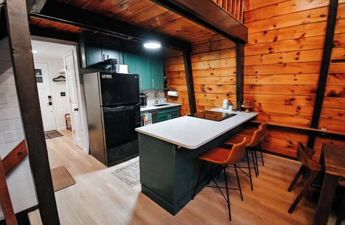 Wardsboro Cabin | Renovated A-Frame Ski & Sauna Retreat + Hot Tub Near Mt Snow + Stratton
