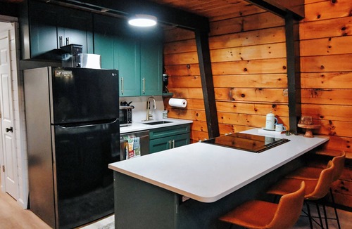 Wardsboro Cabin | Renovated A-Frame Ski & Sauna Retreat + Hot Tub Near Mt Snow + Stratton