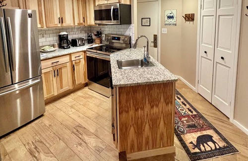Bartlett Condo | Renovated Attitash Condo – Walk to Slopes & Saco River, Sleeps 8, Pool & More!