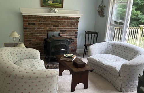 Manchester Center Apartment | Renovated Charming two bedroom Apartment with fantastic views minutes from town