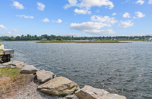 Warren House | Renovated Coastal Retreat⎥+8 beds ⎥Historic Waterfront