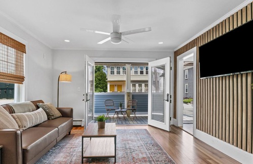 Warren House | Renovated Coastal Retreat⎥+8 beds ⎥Historic Waterfront