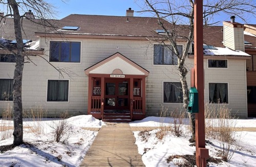 West Dover Villa | Renovated condo at MT Snow. Shuttle, Pool, Hot Tub
