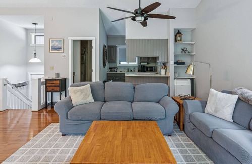 Quechee Condo | Renovated Condo with Fireplace, Mill Run