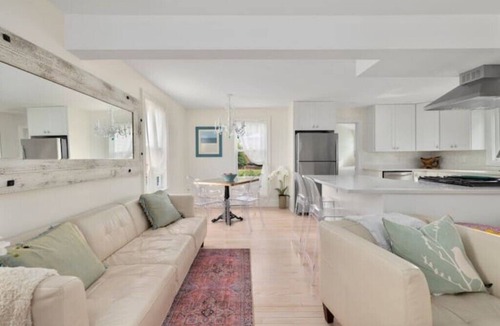 Warwick Cottage | Renovated cottage w water views and walk to beach