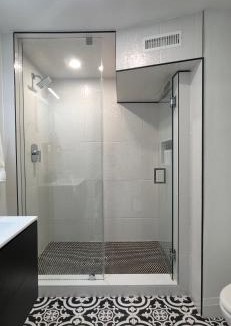 Swansea Apartment | Renovated Guest Suite Near The Lake & High Park in Toronto!
