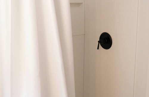 Holderness Hotel | Renovated Lake Suite 4, Kitchen, Private Beach + Dock Access, Not Dog Friendly