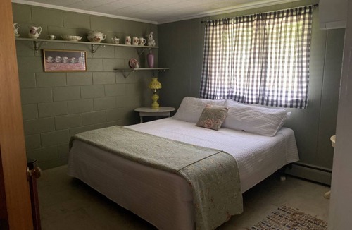 Holderness Hotel | Renovated Lake Suite 5, Kitchen, Private Beach + Dock Access, Not Dog Friendly.