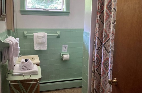 Holderness Hotel | Renovated Lake Suite 5, Kitchen, Private Beach + Dock Access, Not Dog Friendly.