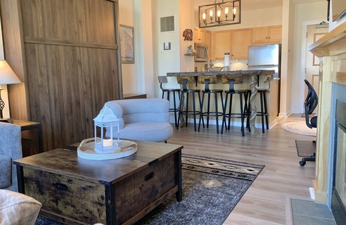 Stratton Mountain Condo | Renovated Long Trail 1BR, Steps from lifts - Hot tub, Pool, Sauna, Heated garage