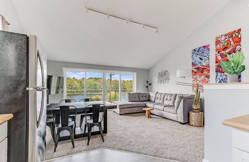 Costigan Apartment | Renovated Riverfront 4 BD | Sleeps 8 | Parking
