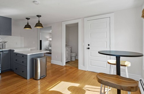 Warren House | Renovated Water Haus ⎥ +8 beds ⎥ Historic Waterfrontnn