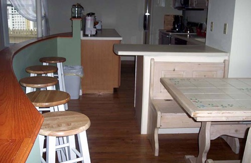Ocean Park House | Renting fall, winter weekends. Oct-end of May available for college students.