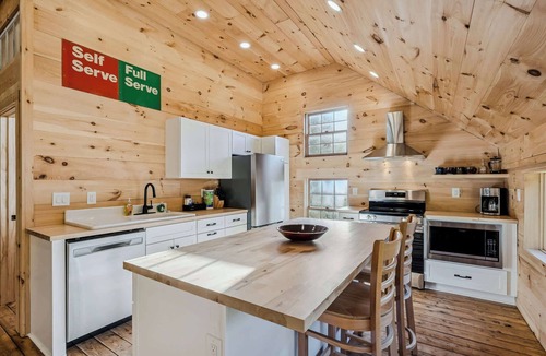West Hartford Apartment | Reservoir Ridge Loft with Hot Tub & Sauna