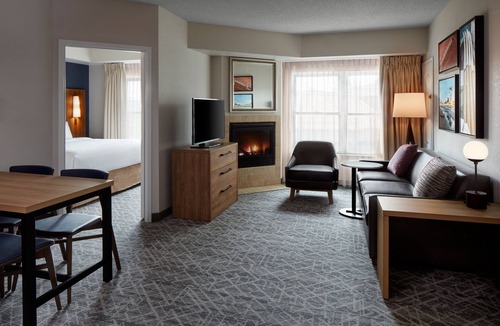 Northeast Mississauga Hotel | Residence Inn by Marriott Mississauga - Airport Corporate Centre West