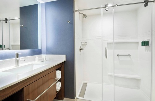 Portland Hotel | Residence Inn by Marriott Portland Thompson's Point