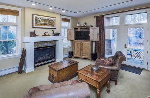 Proctorsville Condo | Resort Home with heated Pool and Tennis