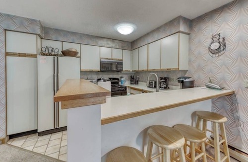 Killington House | Resort townhome with on-site pool, hot tub & easy ski access