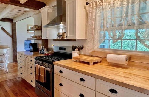 Cooperstown House | RESTORED 1875 FARMHOUSE 1.9 MILES TO DREAMS PARK AND 1.7 MILES TO VILLAGE