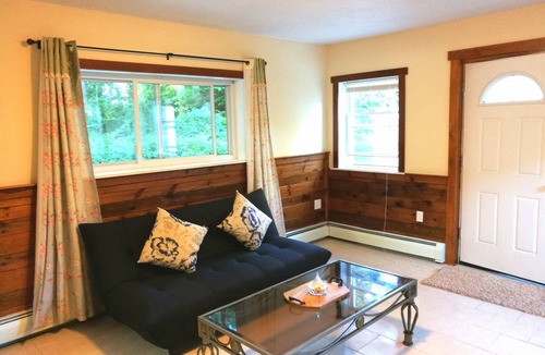 Niantic House | Retreat in beach community, 1 Br/2 Bath, Laundry, Sleeps up to 3, Walk to Beach