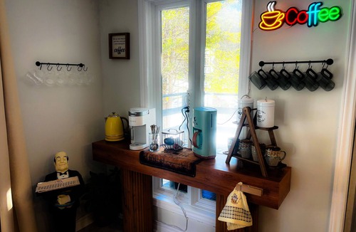 Ivy Lea House | Retreat in the 1000 Islands -dock space -fire pit - hot tub/sauna - Adventure