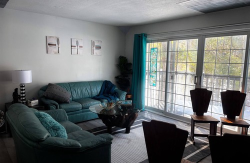 Ivy Lea House | Retreat in the 1000 Islands -dock space -fire pit - hot tub/sauna - Adventure