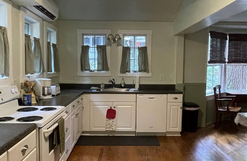 Mount Gretna Cottage | Retreat to the Trees! Stroll to Dining, Shows