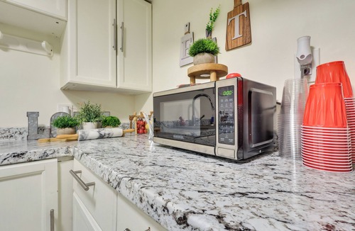 Teaneck Apartment | Retreat w/Yard Near NYC & MetLife Stadium!