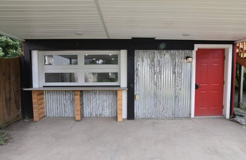 Cortland House | Retro on Maple Avenue