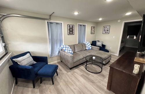 Cortland House | Retro on Maple Avenue