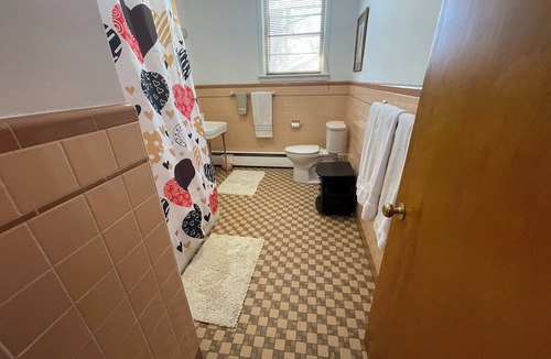 Langhorne Manor House | Retro Ranch House Retreat - Yard, Parking & Easy Philly Access