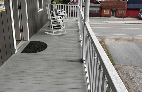 Berlin Apartment | Ride, Sleep, Repeat ! Cozy, 2 bedroom apartment near Jerico Mountain trails!