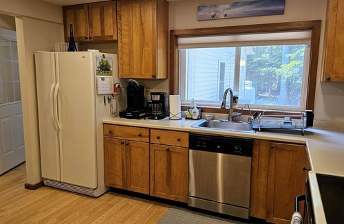 Southwest Harbor Cottage | Ridge Escape on the Quietside of MDI by Acadia National Park - Newly updated, Air Conditioned