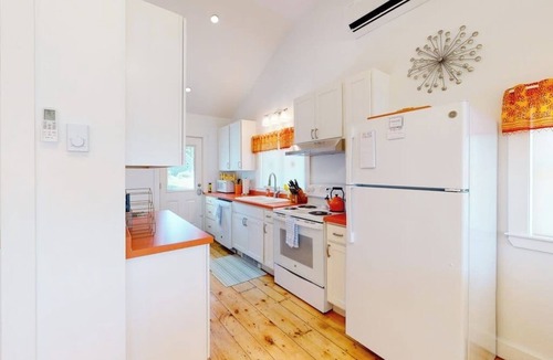Cushing Cabin | Rising Tide Cottage- Waterfront home on St. George River with private beach & deck - near festivals