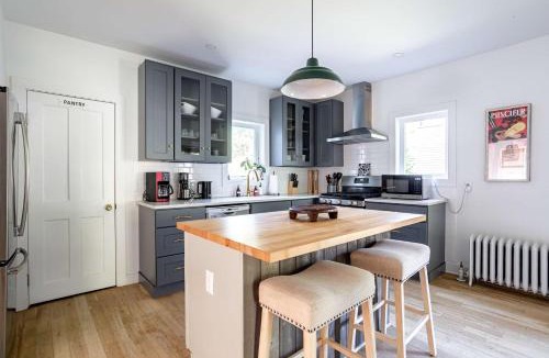 Great Barrington House | River Cottage - Riverfront Home in Walkable Community