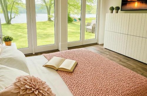 East Haddam House | River Front Home Good for Family and Groups