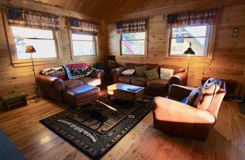 Kingfield Cabin | River House- Open Concept Cabin Sleeps 7-10 near Sugarloaf