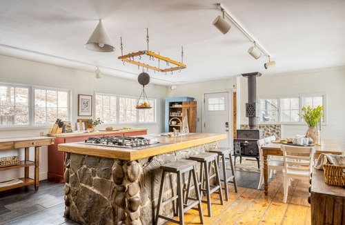 Catskill Villa | River Lodge by AvantStay | 11 BR Historic Estate w/ Pool & Views of Hudson!