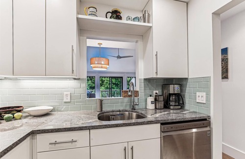 Stowe Area Condo | Rivercourt Condo D2: 1 br+ loft, a/c, decks, river view, walkable Village location!